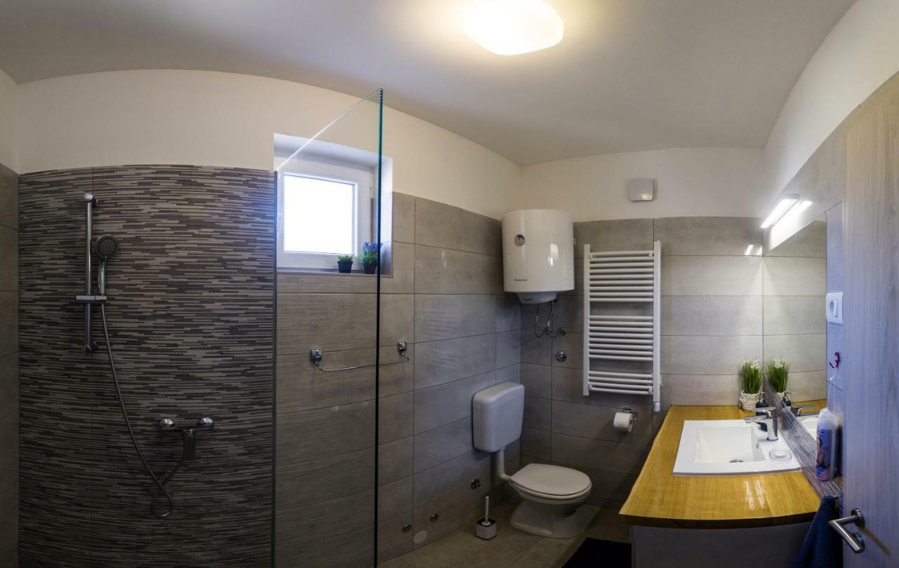 A Lovely And Cozy Room With A Breathtaking View 비스 외부 사진